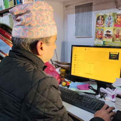 बन्द भइसकेको पुस्तक पसल, टिकटक बनाउन थालेपछि दैनिक ५० हजार माथिको व्यापार